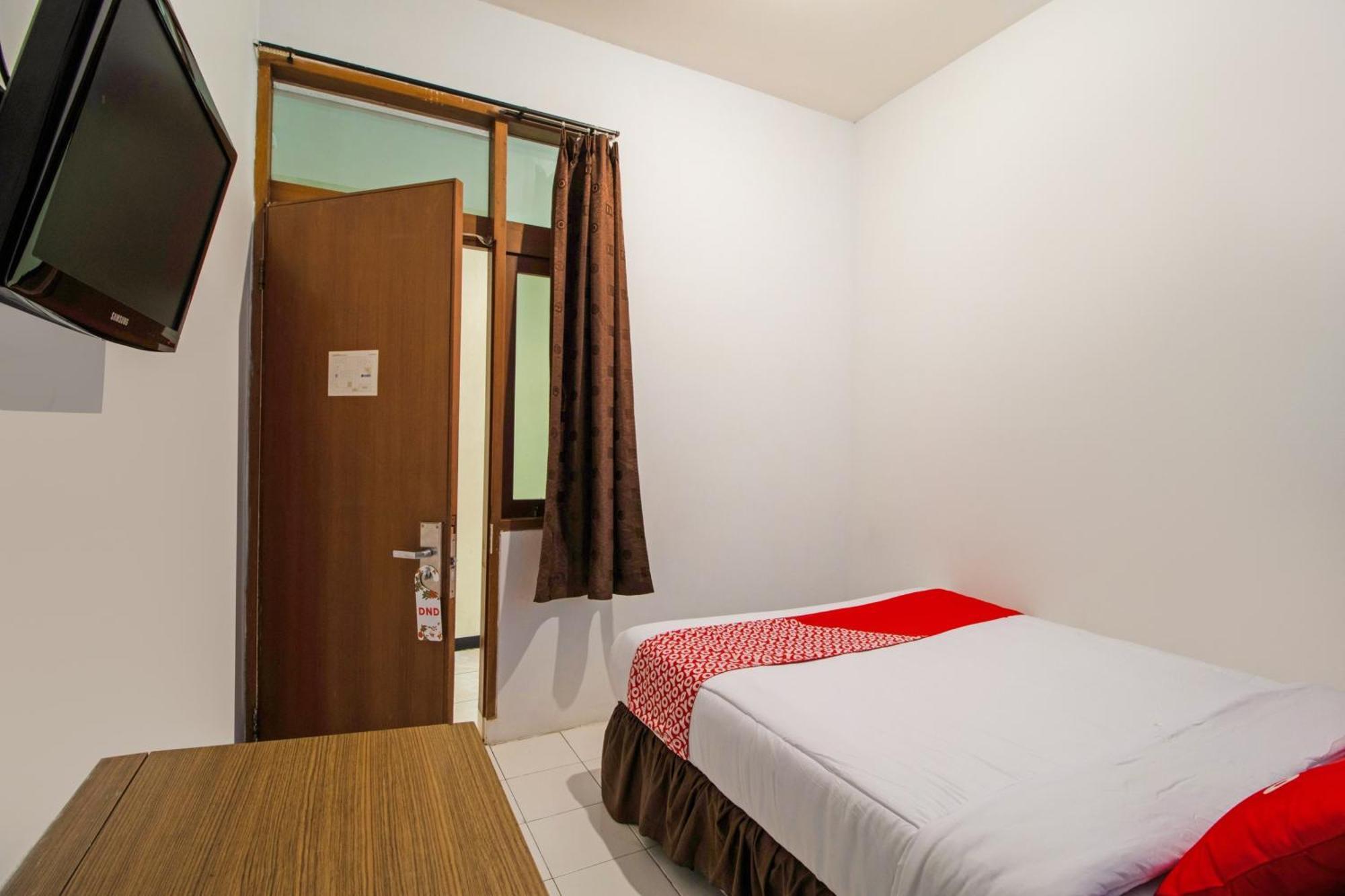 Oyo Flagship 3753 Cassa Dua Hotel Cimahi Экстерьер фото