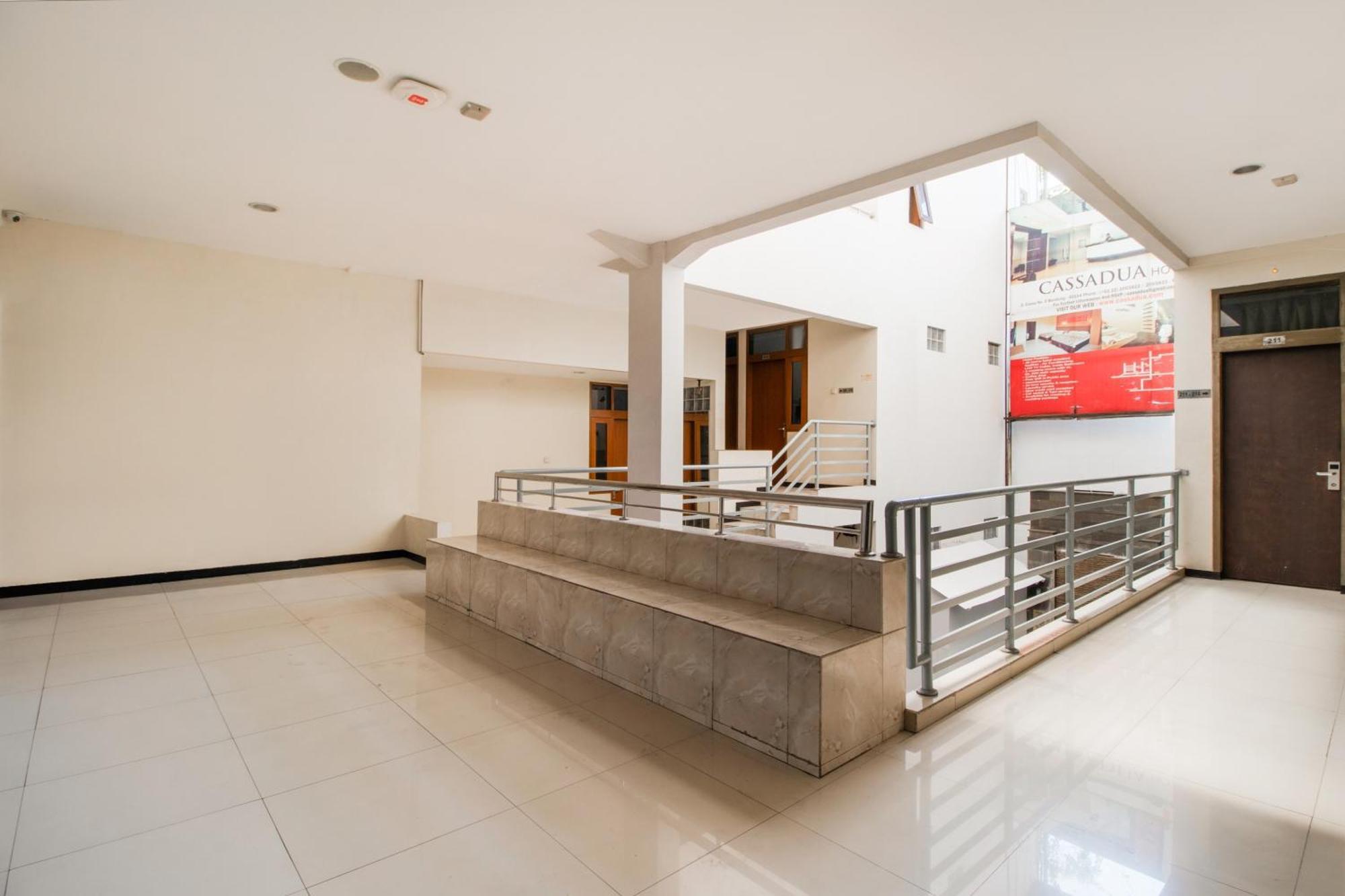 Oyo Flagship 3753 Cassa Dua Hotel Cimahi Экстерьер фото