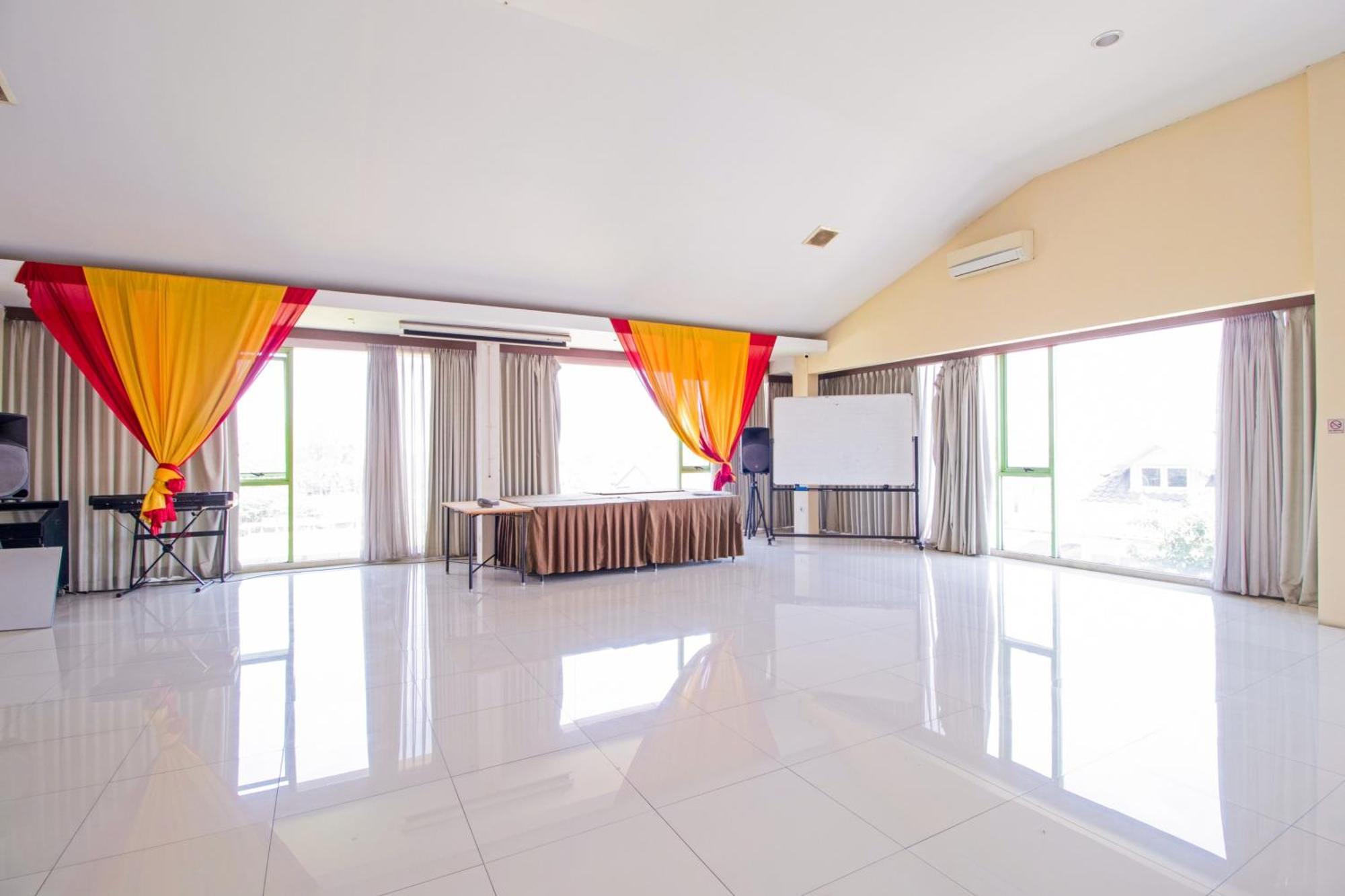 Oyo Flagship 3753 Cassa Dua Hotel Cimahi Экстерьер фото