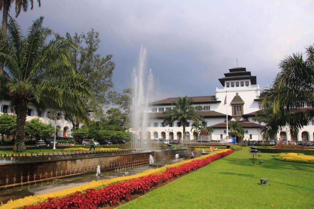 Oyo Flagship 3753 Cassa Dua Hotel Cimahi Экстерьер фото